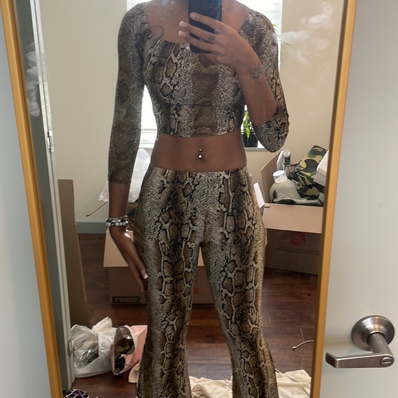 ✨🐍Snake Print Shirt + Pants Set🐍✨ - Picture 4 of 6